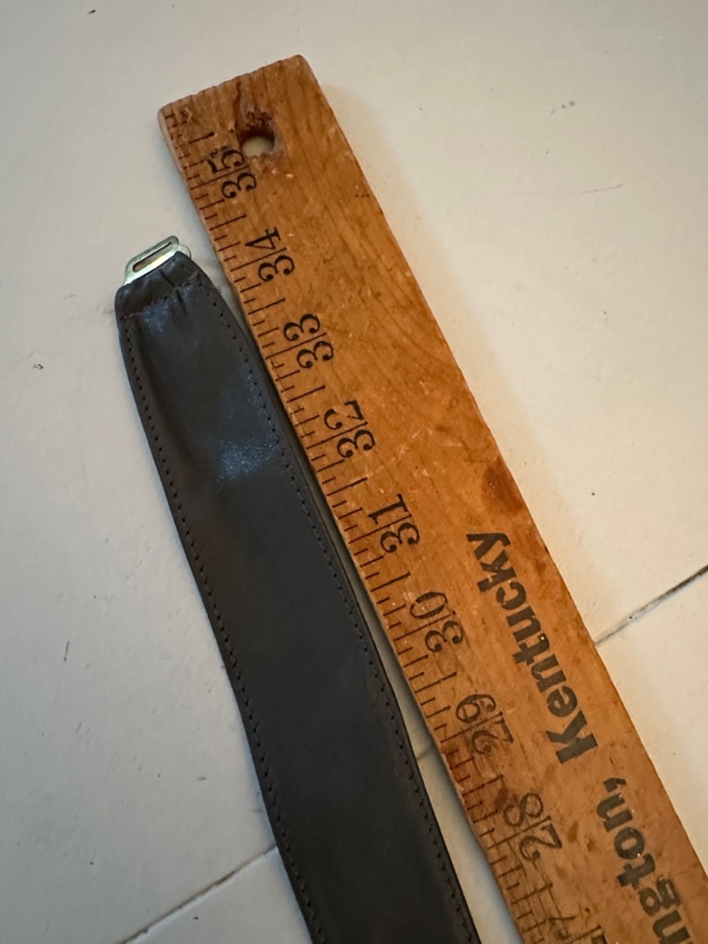 VINTAGE GRAY LEATHER BELT EMBOSSED BRASS BUCKLE - Picture 2 of 6